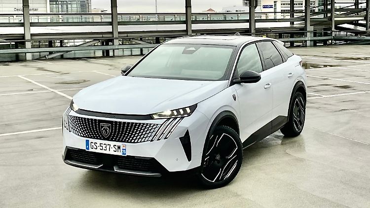 Eine markante Front macht das neue französische Kompakt-SUV zum Hingucker.