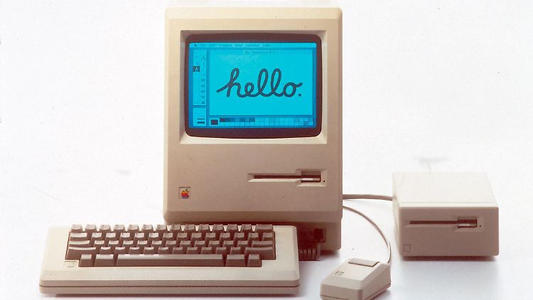 Am 24. Januar 1984 stellte Apple-Mitbegründer Steve Jobs in Cupertino den ersten Macintosh-Rechner vor.