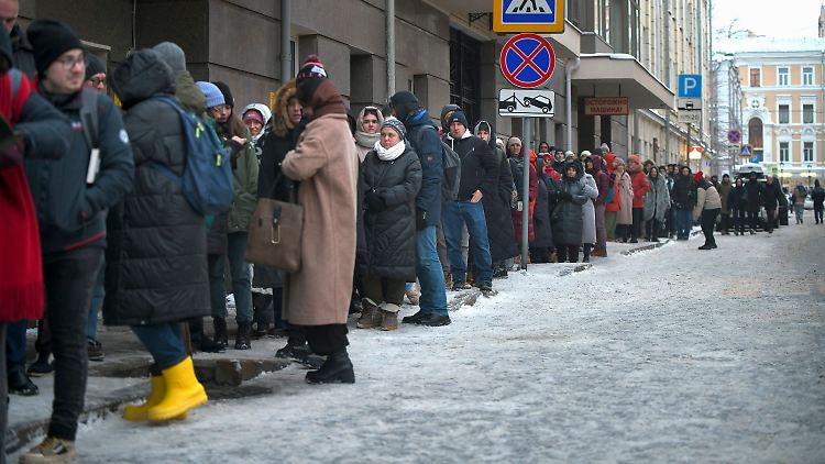 Um als Kandidat zur Wahl zugelassen zu werden, muss Nadeschdin bis zum 25. Januar 105.000 Unterschriften aus verschiedenen Regionen sammeln. 