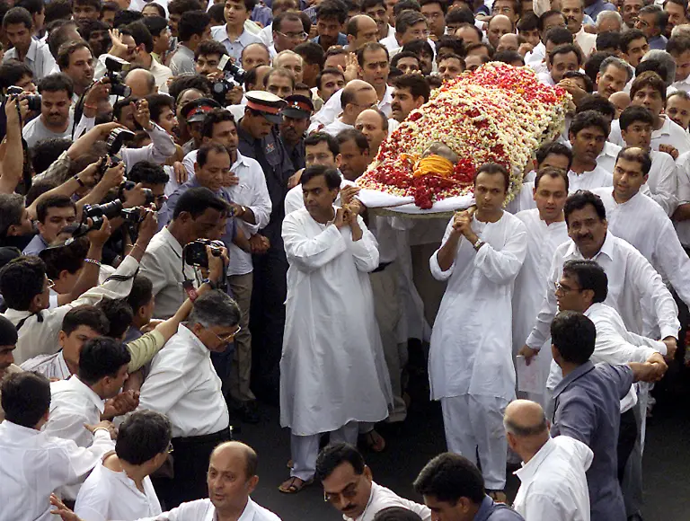 2002-07-07T000000Z-328530119-RP3DRIBRWYAA-RTRMADP-3-INDIA-AMBANI-FUNERAL-1