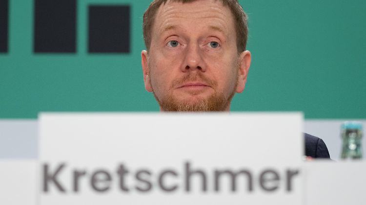Auch die sächsische Landesregierung unter Ministerpräsident Kretschmer büßt Vertrauen ein. 