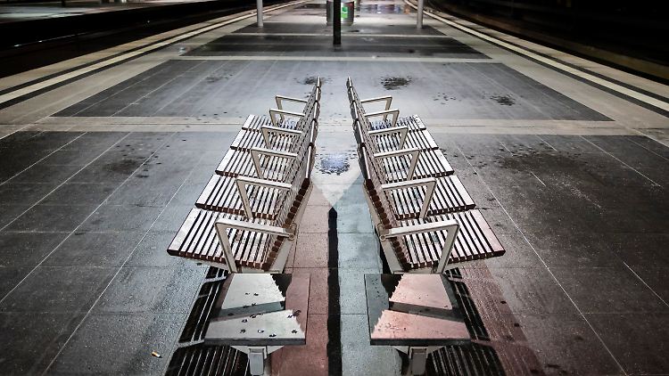Gähnende Leere am Morgen: Keine Züge, keine Fahrgäste am Berliner Hauptbahnhof.