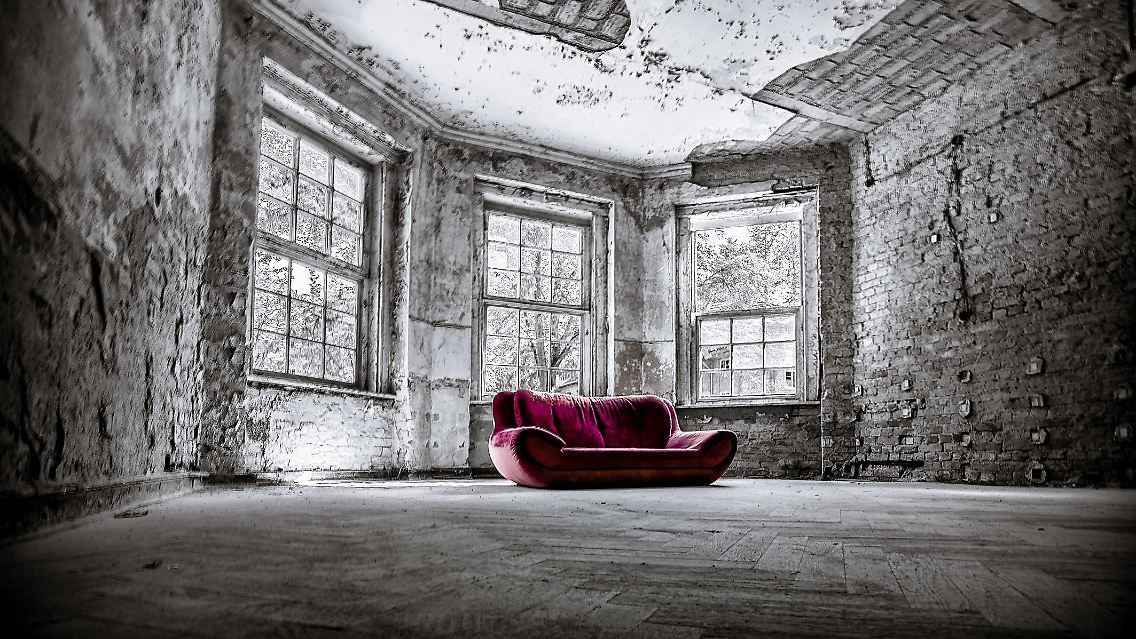 ... Die Frage, ob sie sich trauen würden, eine Nacht in dem verlassenen Sanatorium zu verbringen, sollen alle einstimmig mit "Nein" beantwortet haben.