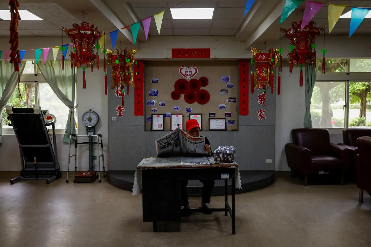 2023-12-14T044748Z-731552021-RC2S04APZEK9-RTRMADP-3-TAIWAN-ELECTION-VETERANS