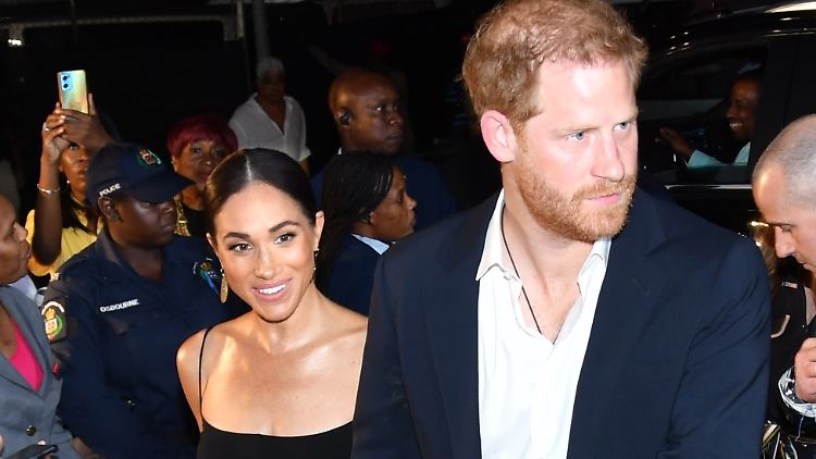 Alles zu Ehren von Bob Marley: Meghan in teurem Schwarz.