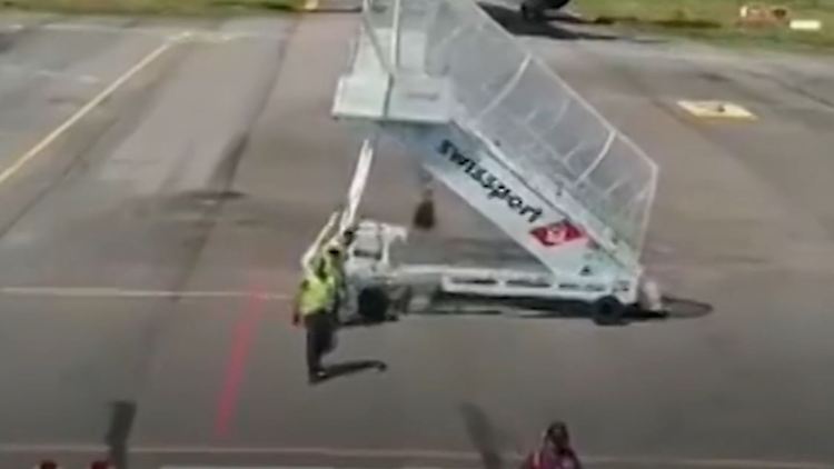 flugzeugtreppe.JPG