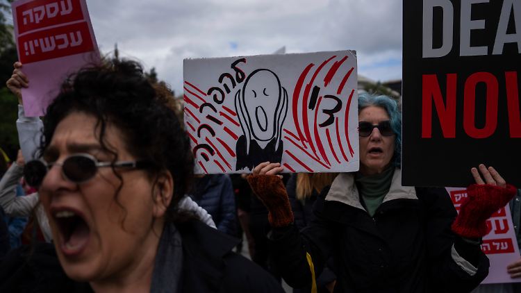 Die Demonstranten fordern einen Deal zur Freilassung der Geiseln.