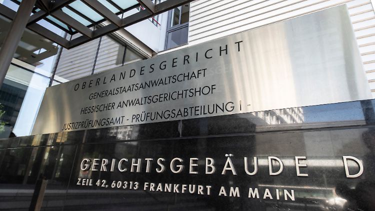 Das Oberlandesgericht Frankfurt sprach Nadja R. wegen der Mitgliedschaft in einer terroristischen Vereinigung und Kriegsverbrechen gegen Eigentum schuldig. 
