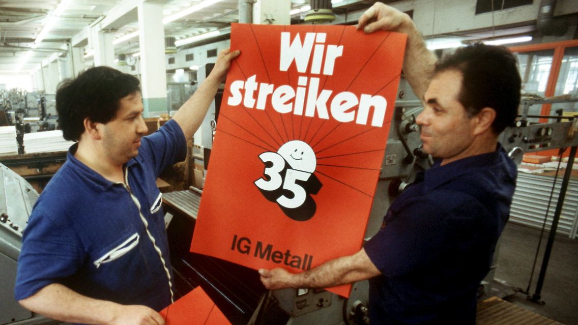 Bei einer abschließenden Schlichtung wird eine schrittweise Verkürzung der Wochenarbeitszeit auf 38,5 Stunden vereinbart.