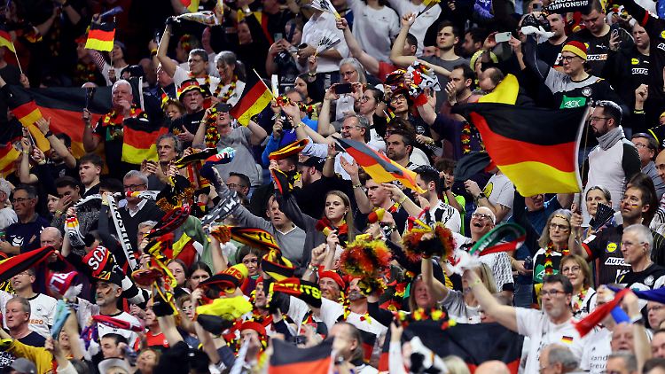Die deutschen Fans dürfen sich freuen: Das DHB-Team spielt um die Medaillen.