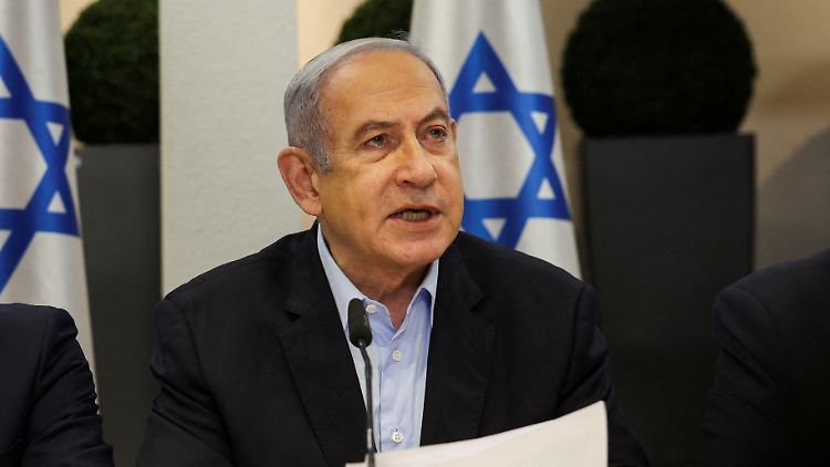 Steht wegen der Geiseln selbst massiv unter Druck: Israels Premier Netanjahu bei einer Kabinettssitzung in Tel Aviv. 