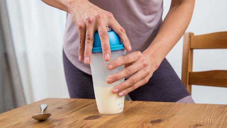 Diät-Shakes sollen beim Abnehmen helfen, können aber auch schädliche Stoffe enthalten.