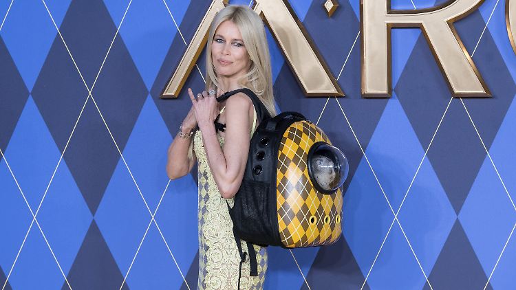 Wie Chip das wohl fand? Claudia Schiffer bei der Londoner Filmpremiere von "Argylle".