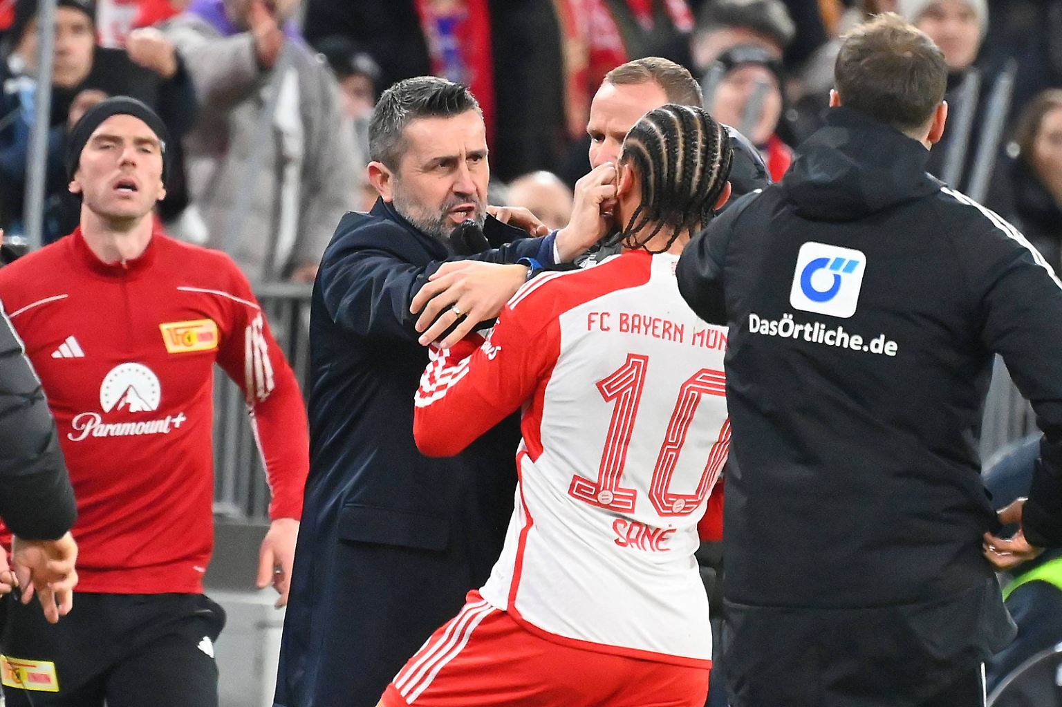 Der 1. FC Union Berlin muss wochenlang auf seinen Trainer verzichten. Nenad Bjelica lässt sich beim 0:1 bei Bayern München zu einer Tätlichkeit hinreißen. Es ist nicht der erste handfeste Eklat eines Fußballtrainers.