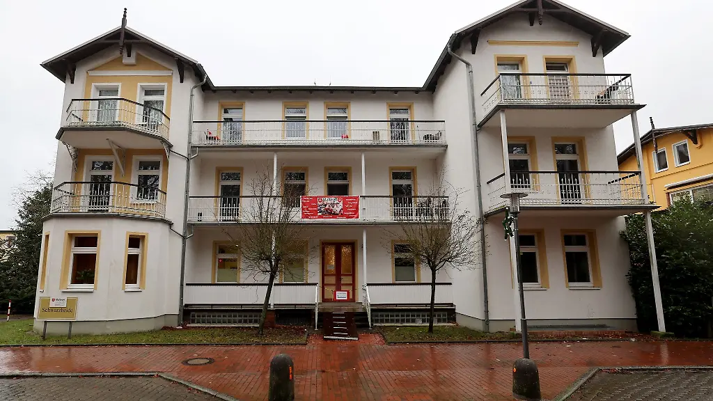 Blick-auf-die-Gemeinschaftsunterkunft-in-der-ehemaligen-Mutter-Kind-Klinik-Schwarzheide