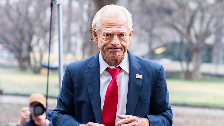 Nach Steven Bannon ist Peter Navarro bereits der zweite Trump-Berater, der wegen Missachtung des US-Kongresses verurteilt wurde. 