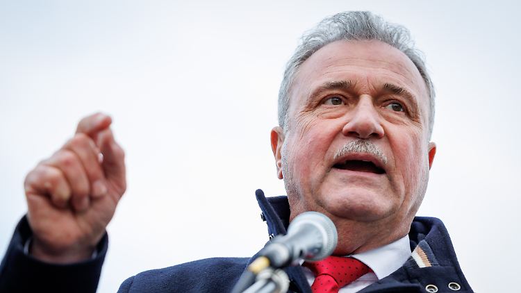Für den wirtschaftlichen Schaden durch den Ausstand sei die Bahn verantwortlich, nicht die GDL, sagt Weselsky.