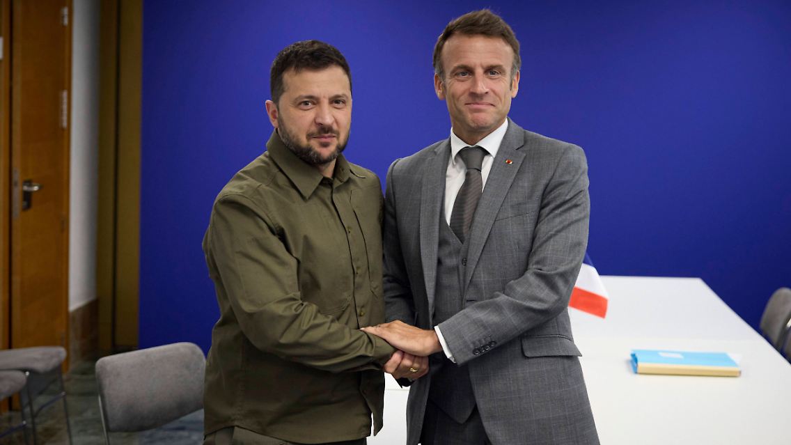 Mitte Januar hatte Frankreichs Präsident Macron vor einem Sieg Russlands gewarnt und neue Waffenlieferungen an die Ukraine angekündigt. Danach soll Russland die Desinformationskampagne verstärkt haben.
