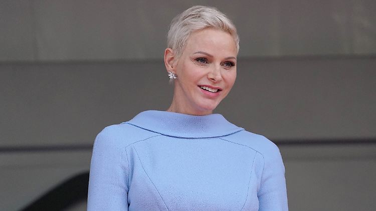 Ganz allein wird sie die Torte wohl nicht gegessen haben: Charlène von Monaco.