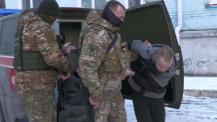 Zwei Russen sollen proaktiv Kontakt zum ukrainischen Geheimdienst aufgenommen haben.