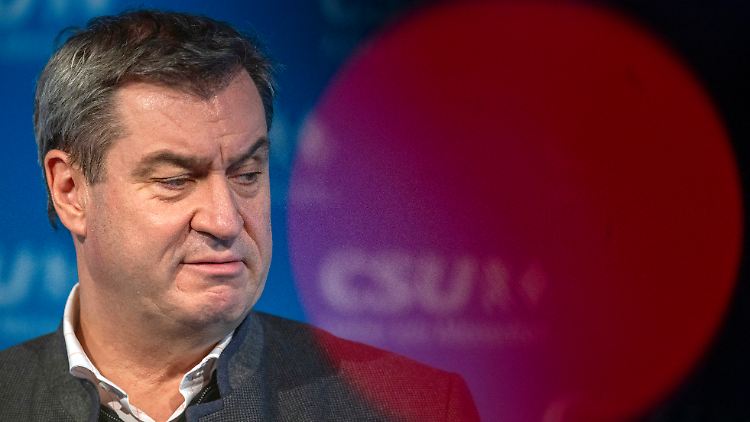 "Man hat schon allerdings das Gefühl, dass die Lokführergewerkschaft an die Grenzen dessen geht, was auch eine Akzeptanz in Deutschland betrifft und auch das Ausnutzen mancher Schlup​​flöcher", moniert Söder.