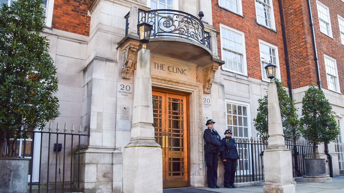 König Charles III. wurde in der Londoner Clinic behandelt.