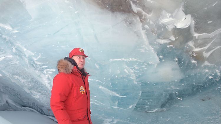 Putin vor wenigen Jahren beim Besuch der im Arktischen Ozean gelegenen Inselgruppe Franz-Josef-Land.
