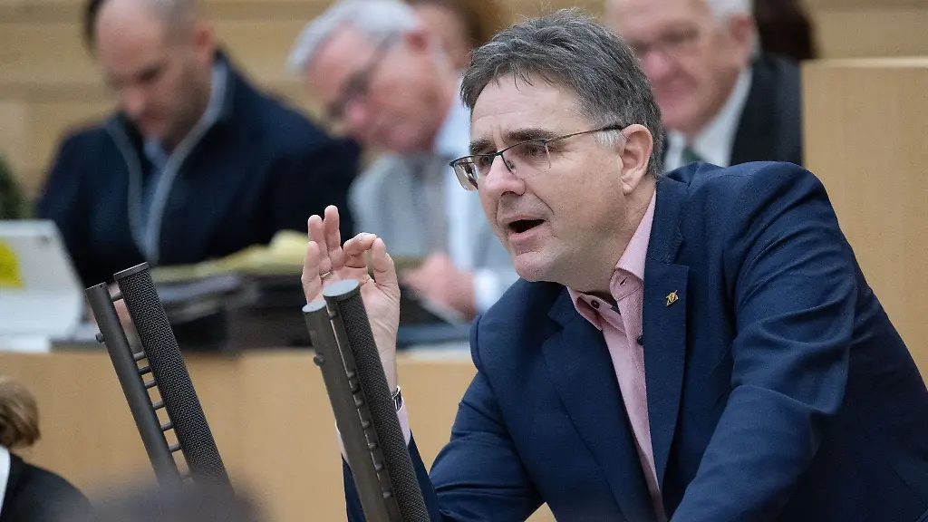 Stefan-Fulst-Blei-SPD-Mitglied-des-Landtags-von-Baden-Wuerttemberg-spricht