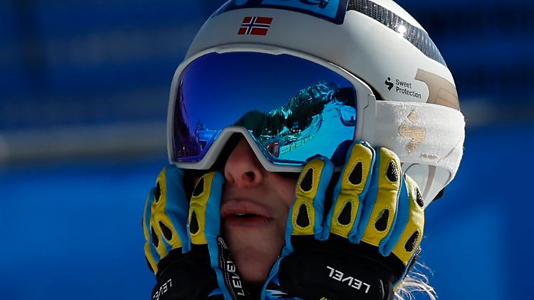 Ragnhild Mowinckel kann ihr Glück kaum fassen.