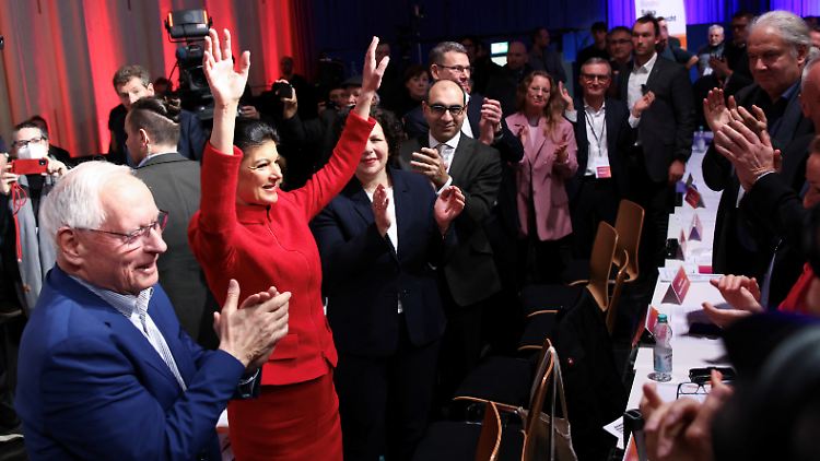 Viel Applaus für Sahra Wagenknecht, sie ist das verbindende Element des BSW.