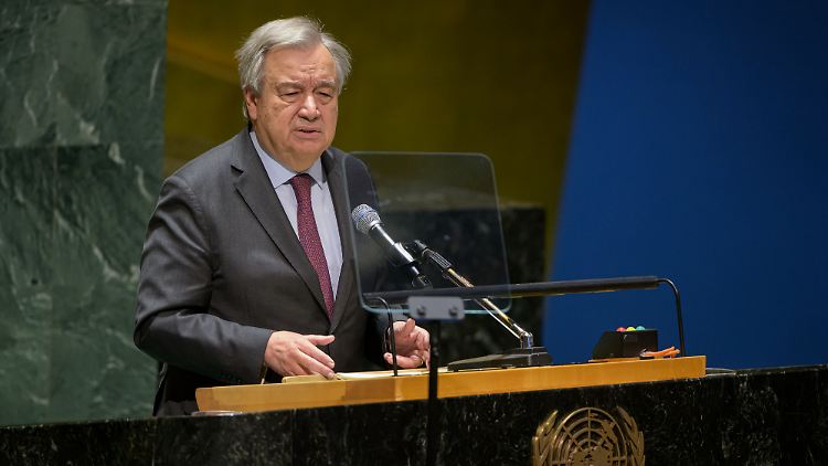 Guterres rief dazu auf, die vielen unschuldigen UNWRA-Mitarbeiter nicht zu vergessen. Mehrere Staaten hatten zuvor ihre Zahlungen an die UNRWA eingestellt.