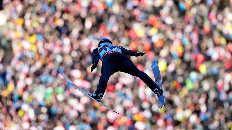 Andreas Wellinger kehrt mit zwei Medaillen von der Skiflug-WM heim.