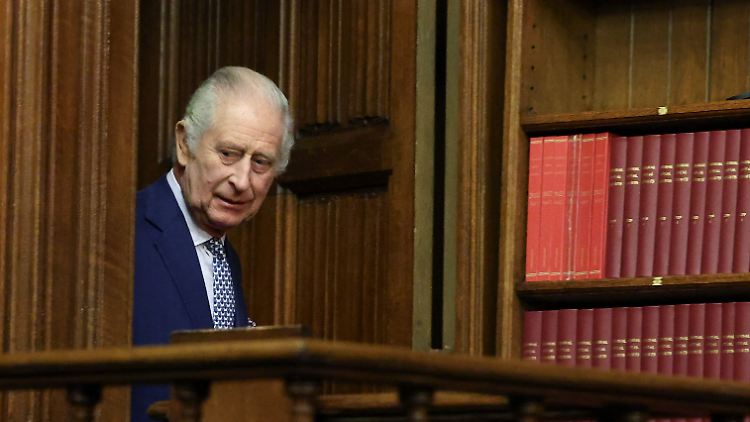 König Charles III. hat sich am Freitag einer Operation unterzogen.