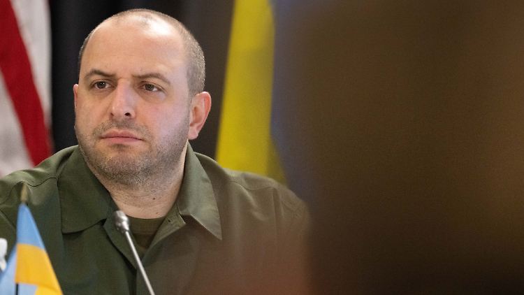 Verteidigungsminister Umjerow hat auf Beschwerden des ukrainischen Militärs über Defizite bei Ausstattung und Versorgung reagiert. 