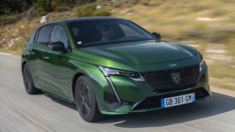 Mittlerweile hat man sich an die ausdrucksstarke Front des 2021 eingeführten Peugeot 308 gewöhnt.