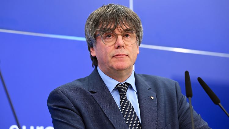 Ex-Regionalpräsident Puigdemont wurde nach dem illegalen katalonischen Unabhängigkeitsreferendum 2017 wegen Rebellion angeklagt, floh aber ins Ausland. 