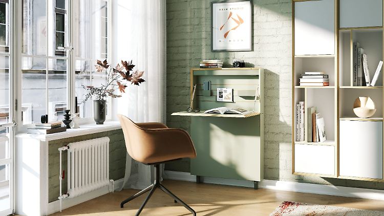 Harmonisch fügt sich der Arbeitsplatz in die Wohnung ein.