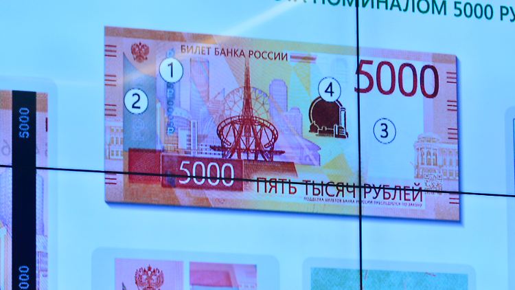 Im vergangenen Oktober stellte die russische Zentralbank neue 1000- und 5000-Rubel-Scheine vor. 