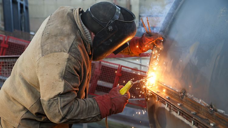Nach Ansicht des IFO-Instituts dürfte die Wirtschaftsleistung von Januar bis Ende März um 0,2 Prozent sinken.