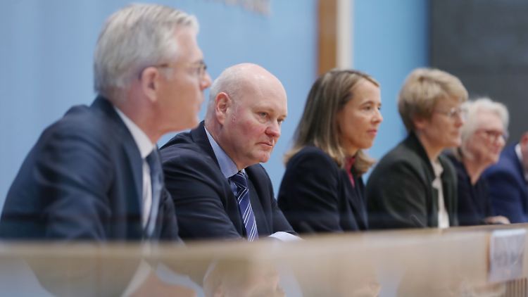 Ökonomische Krisen können in den Folgejahren nach einer akuten Notlage noch erhebliche Auswirkungen auf eine Volkswirtschaft haben, so der Sachverständigenrat, der die Bundesregierung berät.