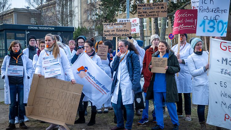 Landesweit traten Ärzte an Unikliniken (hier in Rostock) in den Ausstand.