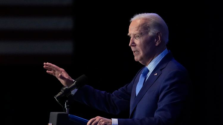Biden soll eine Lösung gefunden haben, um der Ukraine doch Waffen liefern zu können.
