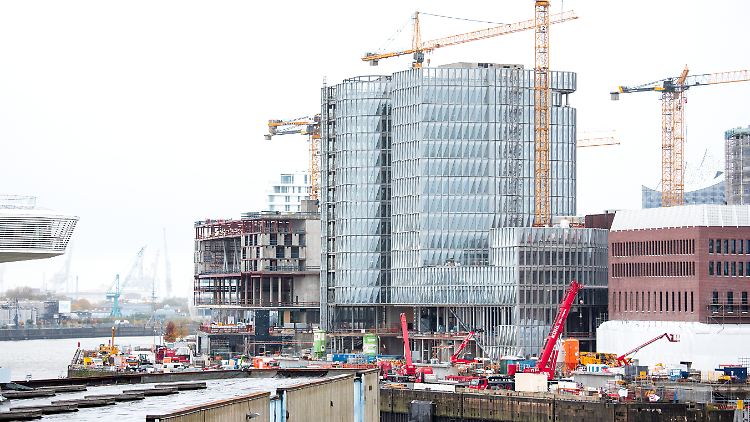 Noch vor dem Unfall in der Hamburger HafenCity hatten Behörden die Großbaustelle unter die Lupe genommen - und Mängel festgestellt.