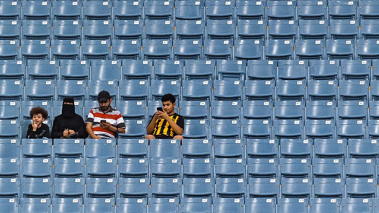 Viele Spiele in der Saudi Pro League, wie hier die Partie zwischen Al-Shabab und Al-Ittihad im vergangenen November, sind nicht gerade gut besucht.