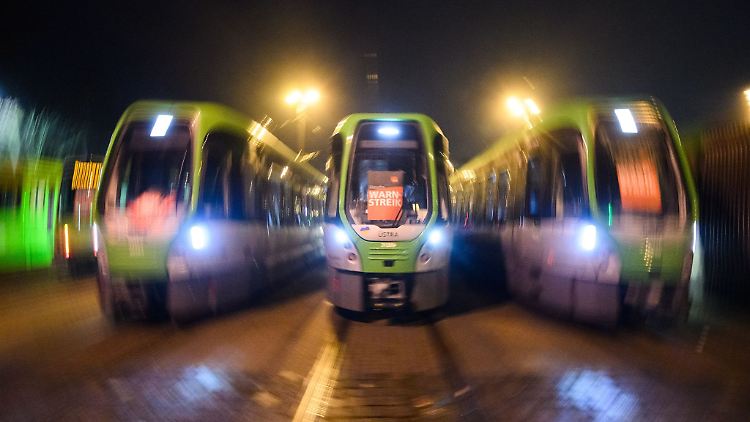 Bei einem Streik im öffentlichen Nahverkehr müssen Beschäftigte sich frühzeitig um Alternativen kümmern, um rechtzeitig zur Arbeit zu kommen.