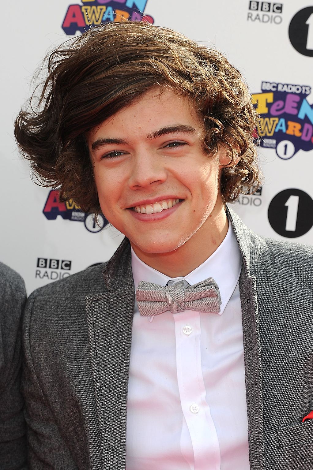 Am 1. Februar 2024 wird er 30 und ist ein Superstar. Mit süßen 16 jobbte Harry Styles in einer Bäckerei und hatte keine Lust mehr, kleine Brötchen zu backen. Er machte sich auf zum The X Factor"-Casting. Der Rest ist Geschichte.