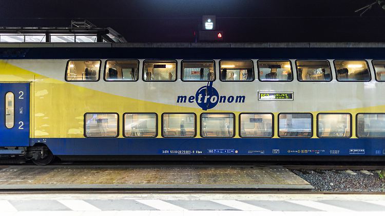 Kundinnen und Kunden der Bahngesellschaft Metronom müssen sich weiter auf Zugausfälle einstellen..