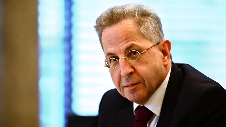 Maaßen ist Vorsitzender des rechtskonservativen Vereins "Werteunion", der eine Partei gründen möchte. 