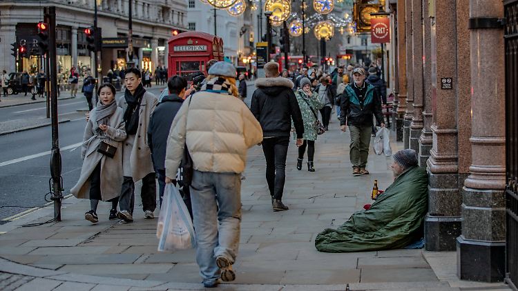 Szene am Weihnachtsabend in der Londoner Innenstadt.