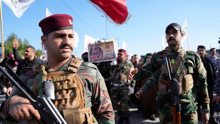 Mitglieder von Kataib Hisbollah. Die pro-iranische Miliz aus dem Irak hat angekündigt, ihre Angriffe auf US-Truppen auszusetzen.